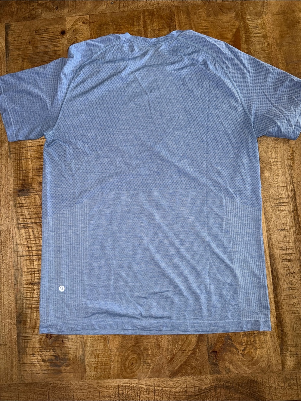 lululemon athletica Light Blue Men’s Short-Sleeve Crew - Picture 3 of 4